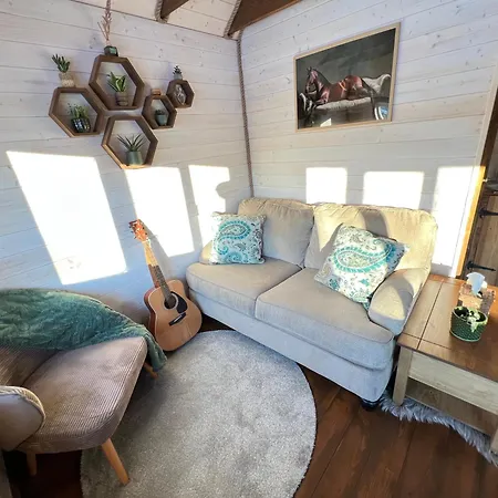 Hobu House - A Cozy, Private By The Forest Near هابسالو