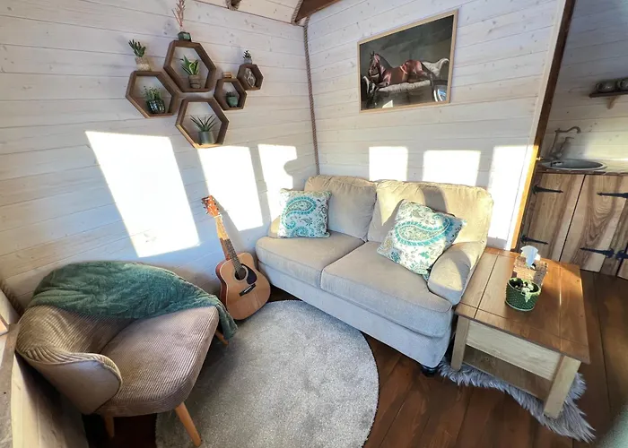 Hobu House - A Cozy, Private By The Forest Near هابسالو