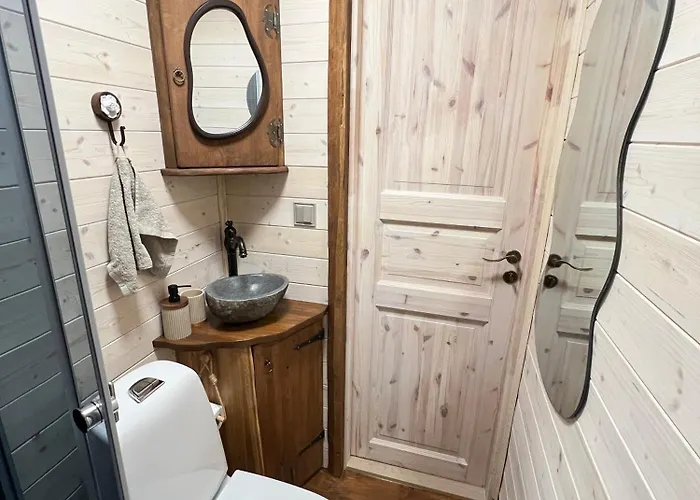 Hobu House - A Cozy, Private By The Forest Near بيت للعطل هابسالو